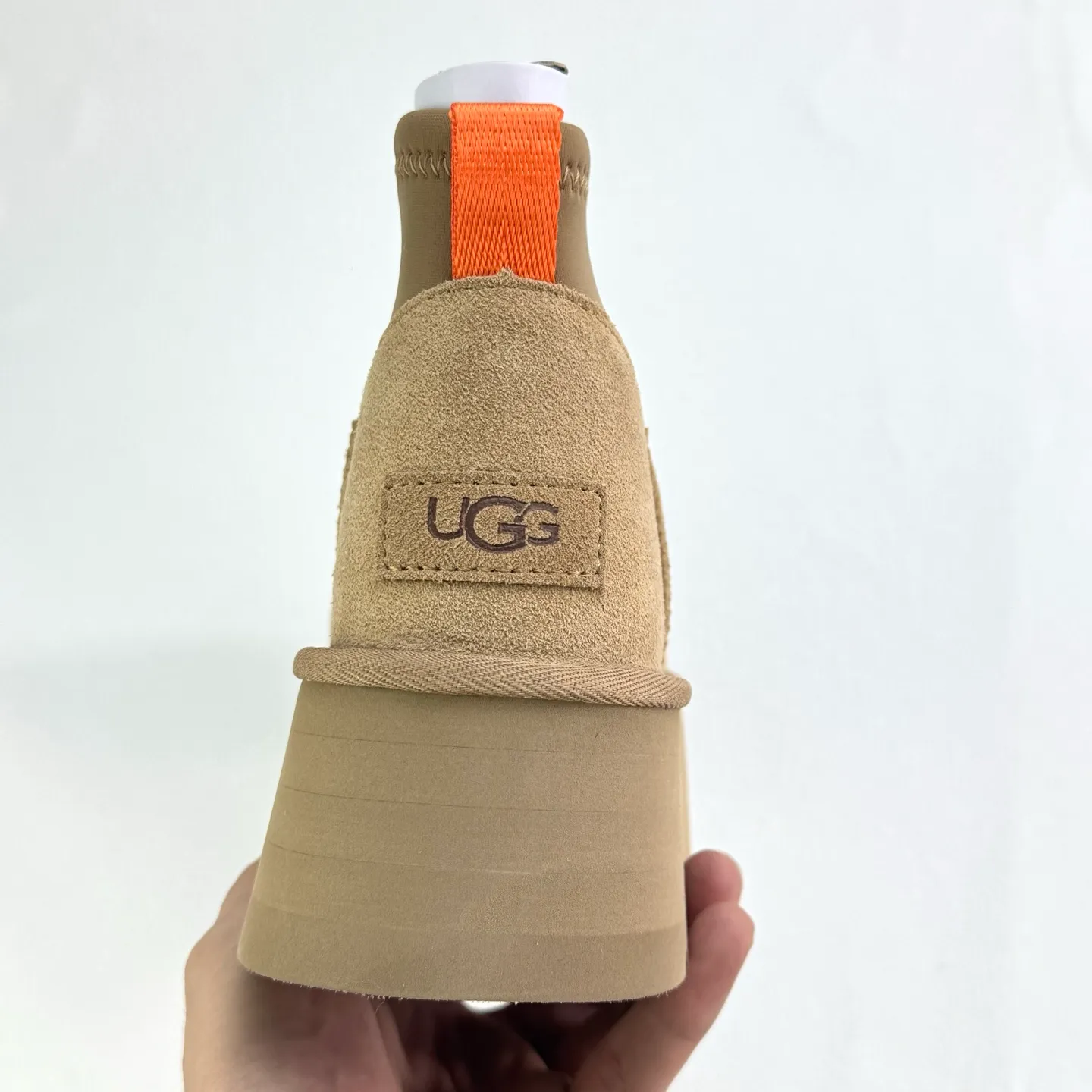 Self-pickup 💰480 Dilireba's same style short boots 2024 latest short elastic boots UGG Dipp boots Mini elastic all-in-one snow boots Short, low, elastic, thick sole 5CM style Upper design Made of high-quality suede, easy to care for, comfortable and fashionable at the same time. The inner material of the shoe is made of wool. It is warm and heat-locking to keep you warm in the winter. Sole design is lightweight and cushioning, making it comfortable to go out on the street. EVA outer disc makes walking easier FD official item number: 1168170 Size: 35 36 37 38 39 40
